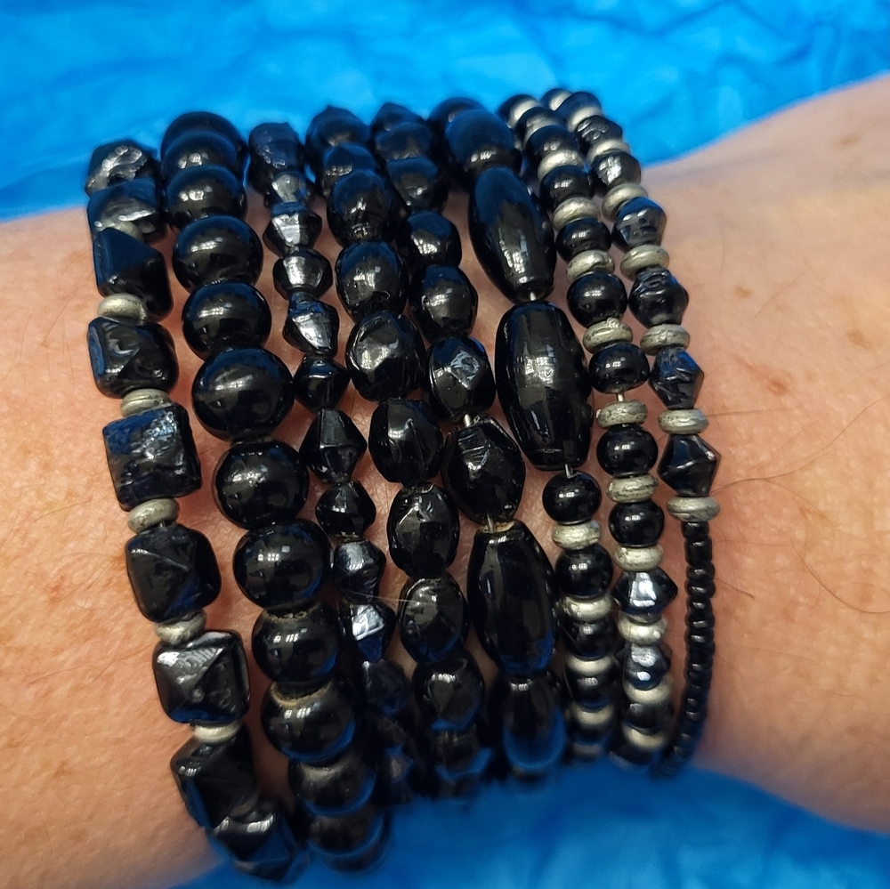 Black Glass Spiral Bead Bracelet